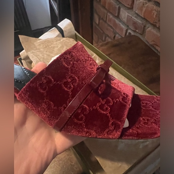 SOLD - Gucci NIB NWT 38.5 velvet ashmir regent bow sandal burgundy kitten heels - Picture 2 of 5